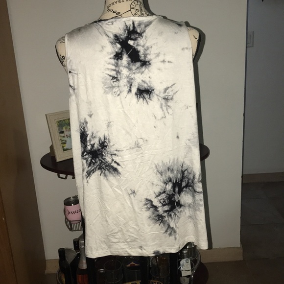 Brand New, Never worn!  Tie die side not shirt - Picture 6 of 8